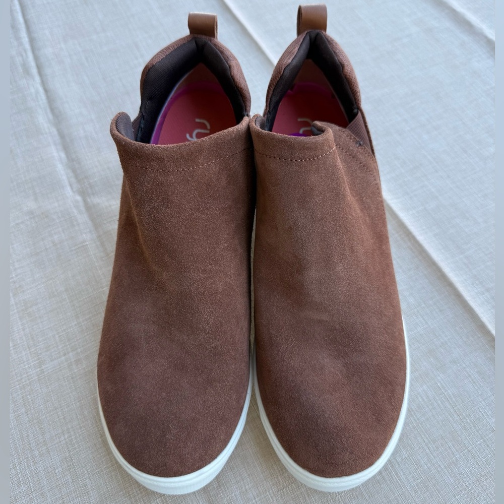 Ryka:  Women Ankle Booties, Brown Pull On Casual Round Toe  Sz: 8.5M